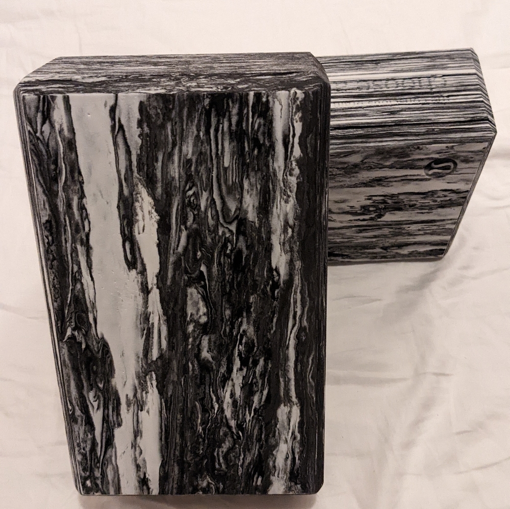 Lululemon Lift and Lengthen Block Black/White